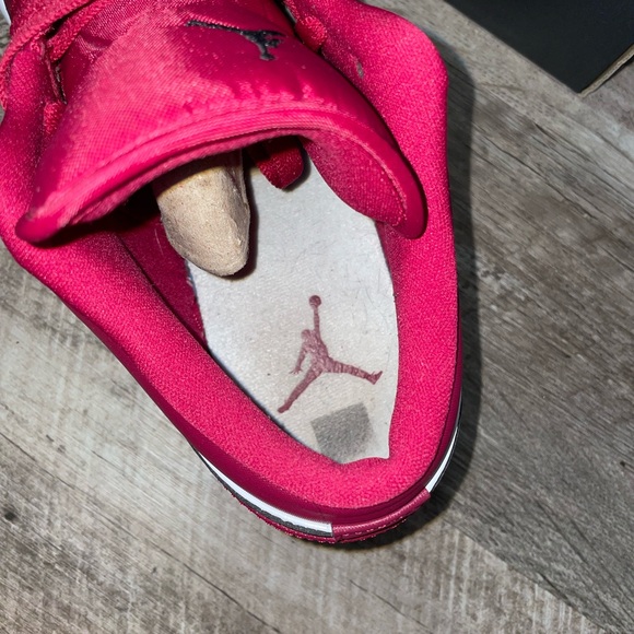 Nike Men’s Air Jordan Retro 1 Low Noble Red White Black 553558-604 Size 10 - Picture 4 of 10